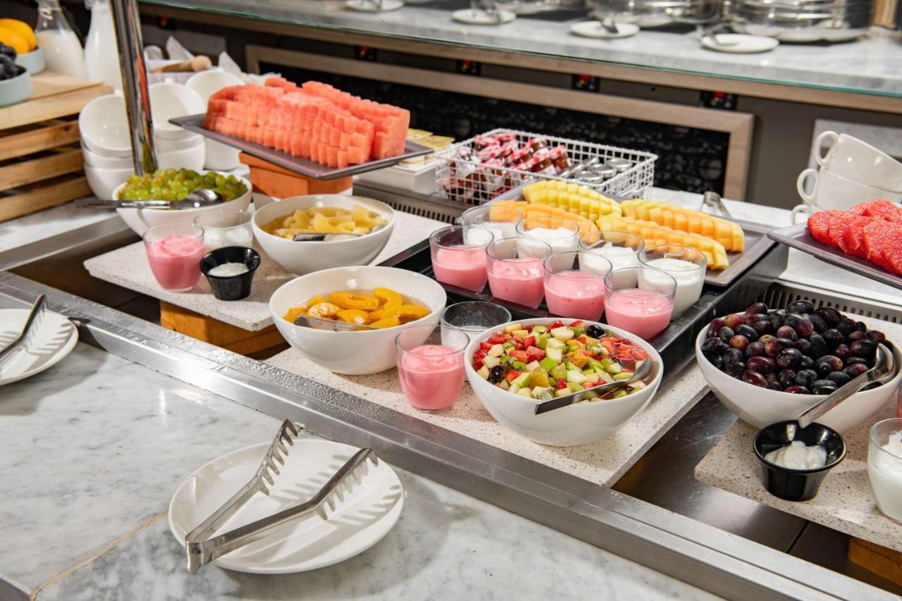 Park Inn By Radisson Makkah Aziziyah La Mecque Extérieur photo A buffet breakfast at a luxury hotel