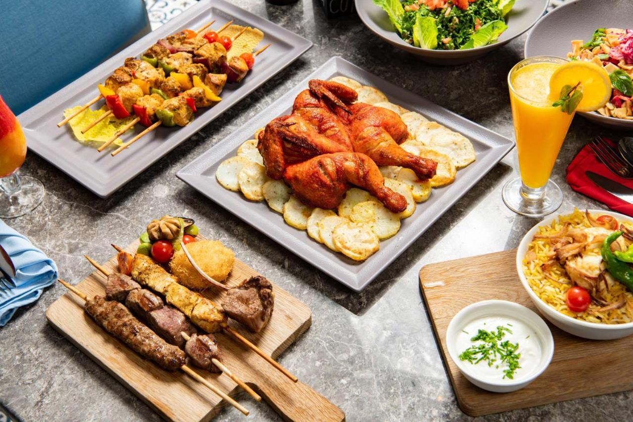 Park Inn By Radisson Makkah Aziziyah La Mecque Extérieur photo Various food items from the menu of the restaurant