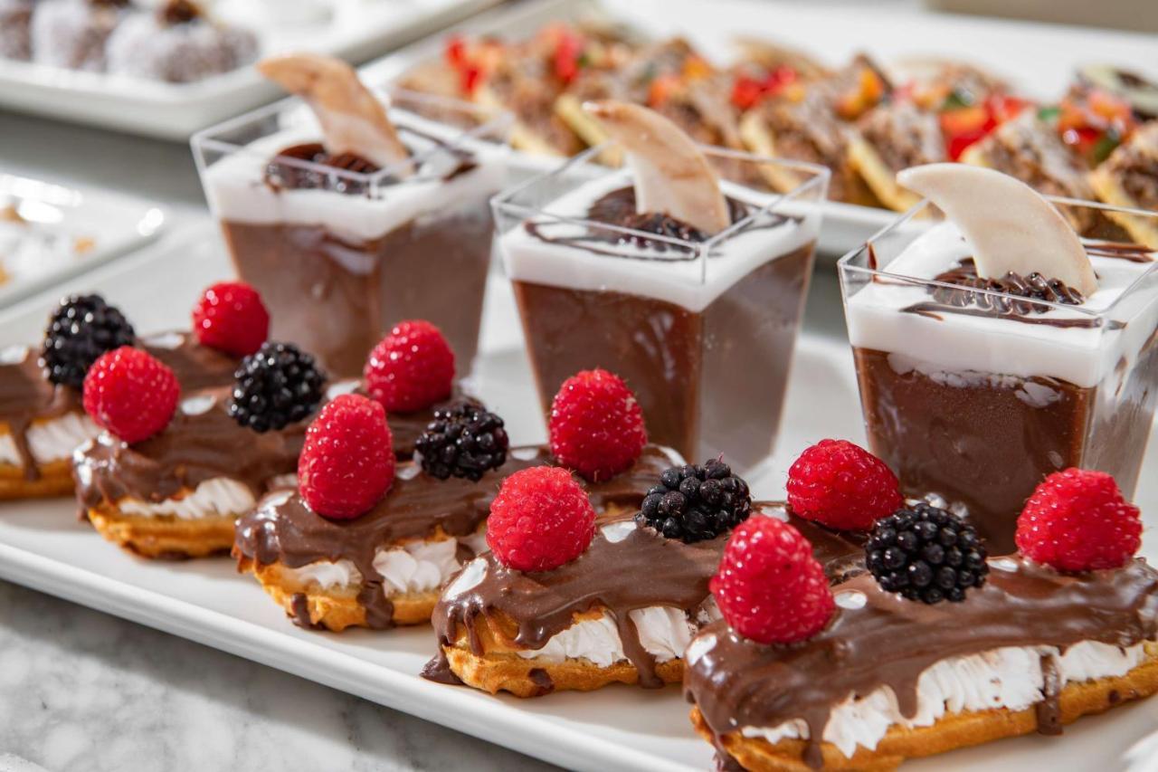 Park Inn By Radisson Makkah Aziziyah La Mecque Extérieur photo Belgian waffles