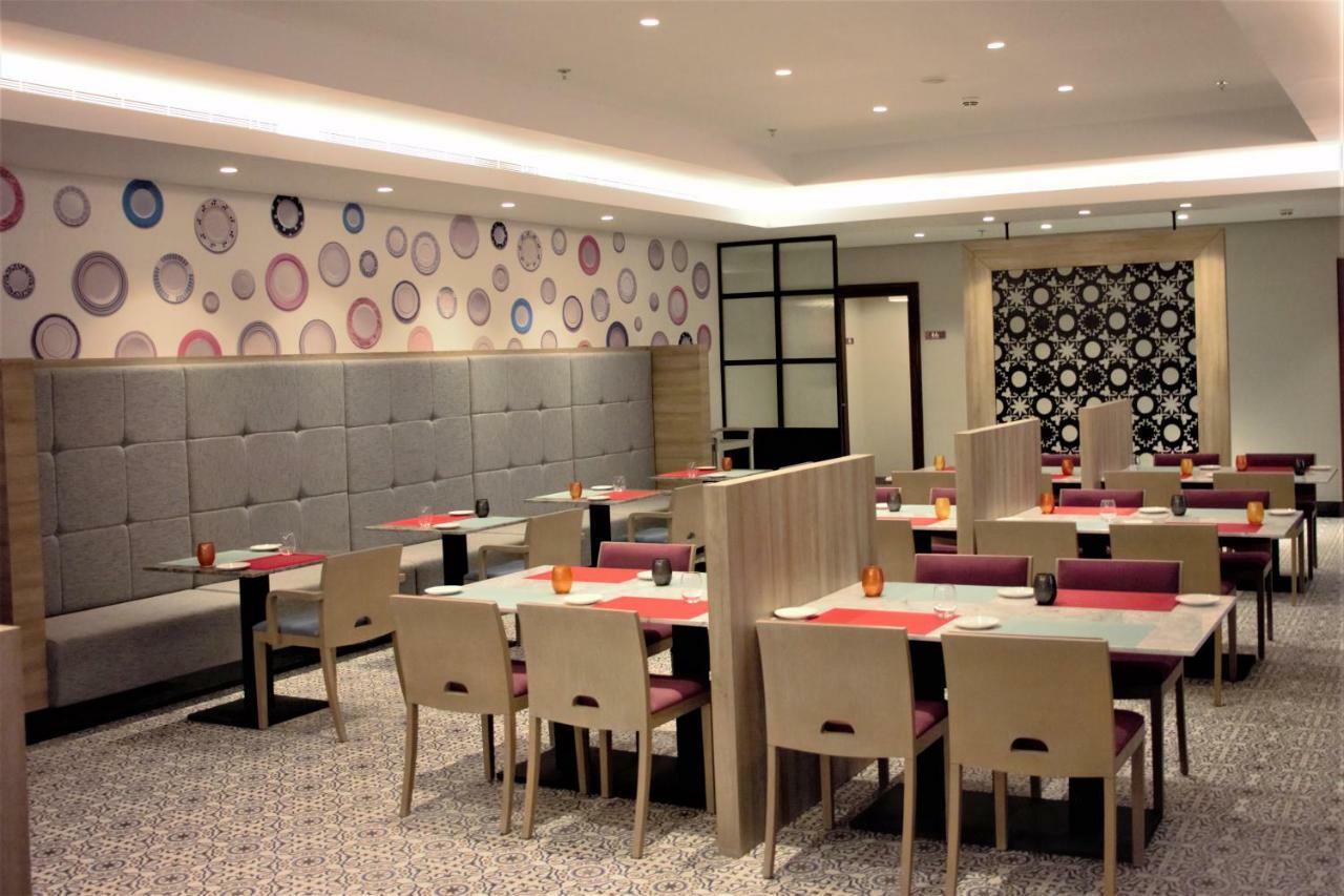 Park Inn By Radisson Makkah Aziziyah La Mecque Extérieur photo The restaurant's interior